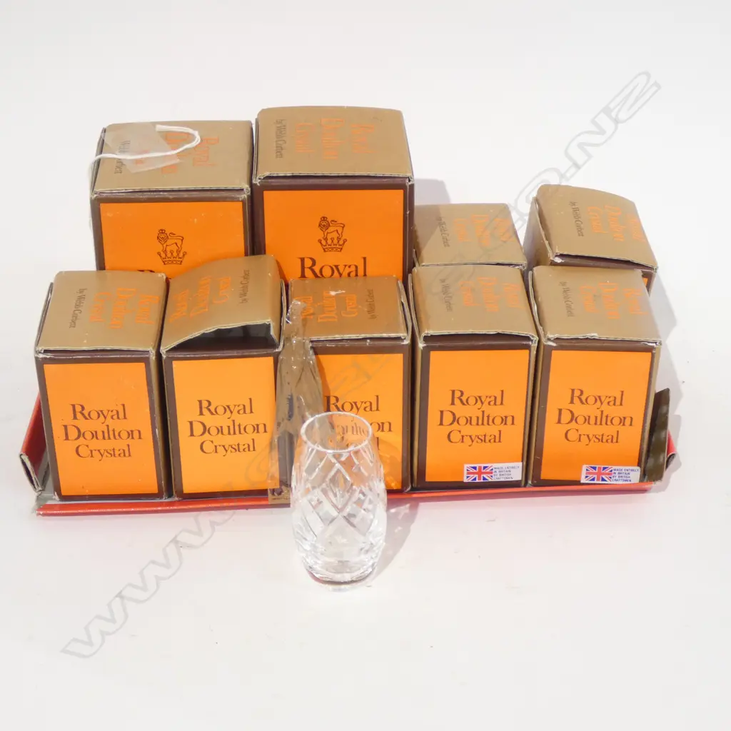 8 ROYAL DOULTON CRYSTAL ITEMS  Image 1++