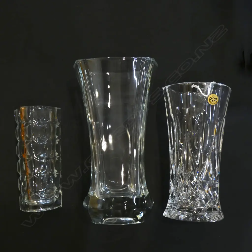 1 CRYSTAL VASE & 2 GLASS VASES LARGEST  H 240MM Image 1++