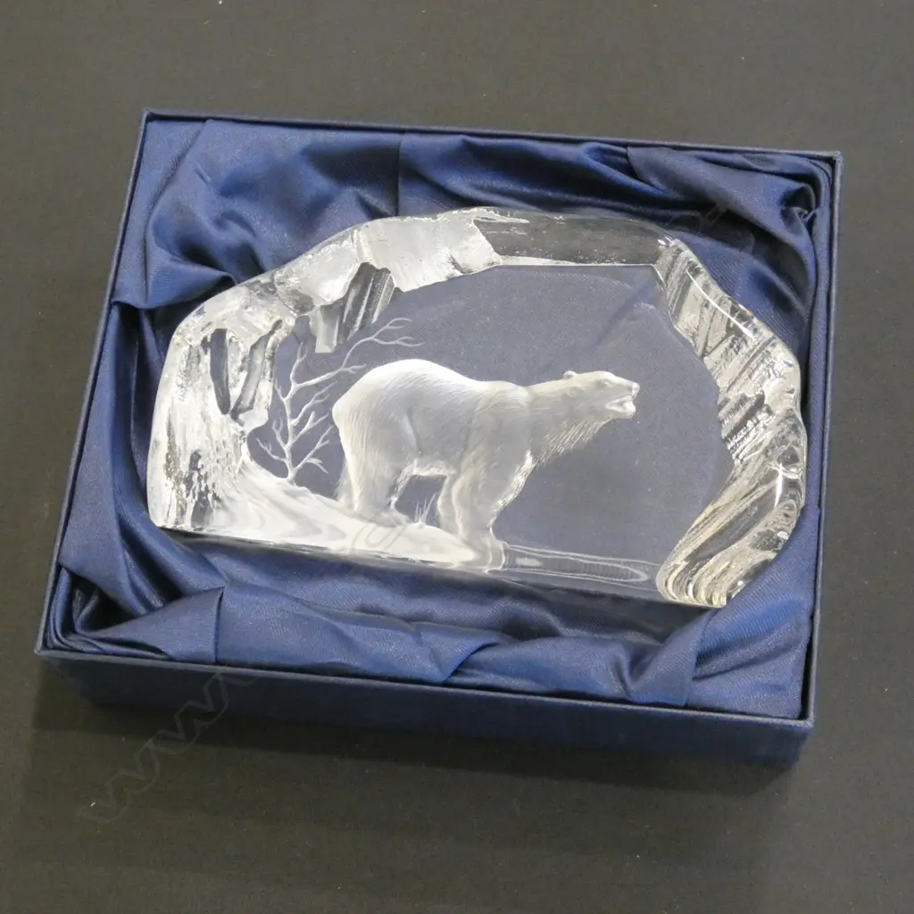 DARTINGTON CRYSTAL POLAR BEAR  Image 1++