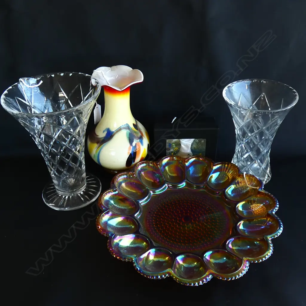 5 PCS GLASS; 2 CRYSTAL VASES / ART GLASS & CARNIVAL GLASS DISH (DIA 285MM) Image 1++