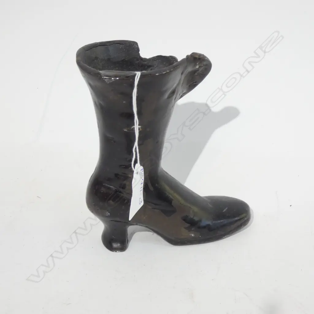 PAINTED BRONZE BOOT H. 145MM Image 1++