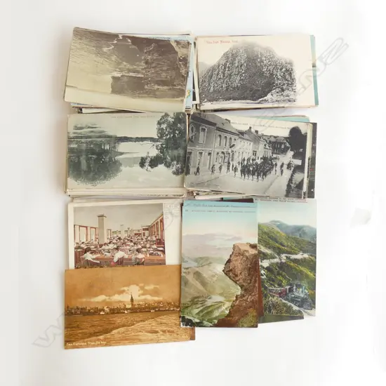 SELECTION OF WORLD AND AUSTRALIAN POSTCARDS