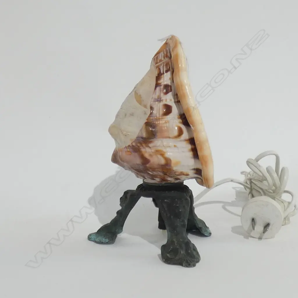 CARVED CAMEO SHELL LAMP WTH METAL BASE 200MM Image 1++