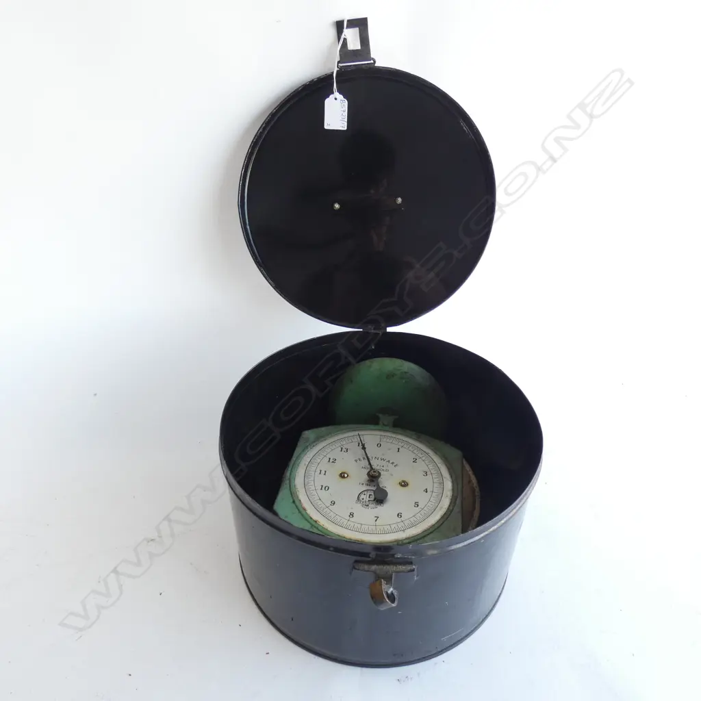 VINTAGE BLACK HAT BOX 275mm dia + KITCHEN SCALES Image 1++