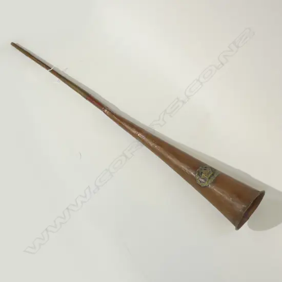 ANTIQUE COPPER COACHING HORN WITH CROWN BADGE L 1040 MM