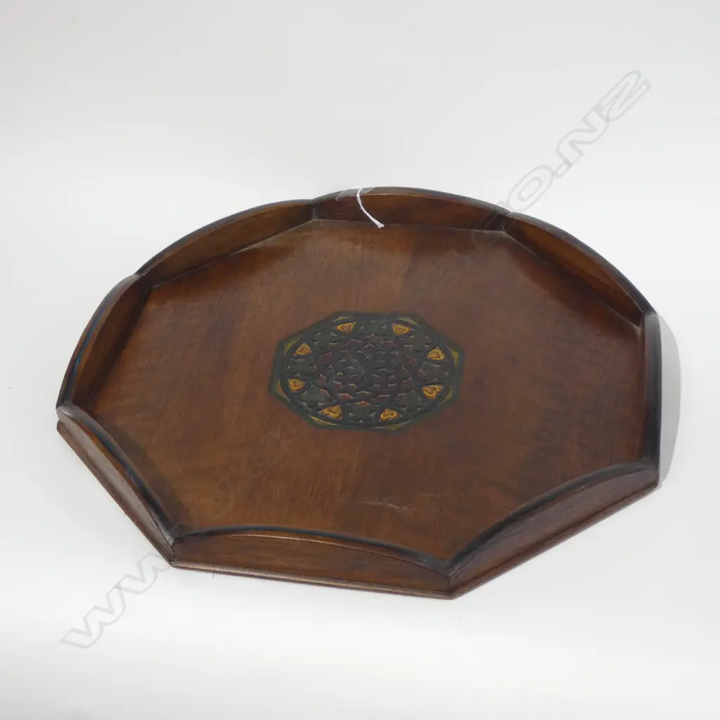 LG OAK TRAY - DECORATIVE CELTIC PATTERN TO CENTRE DIA 435MM Image 1++