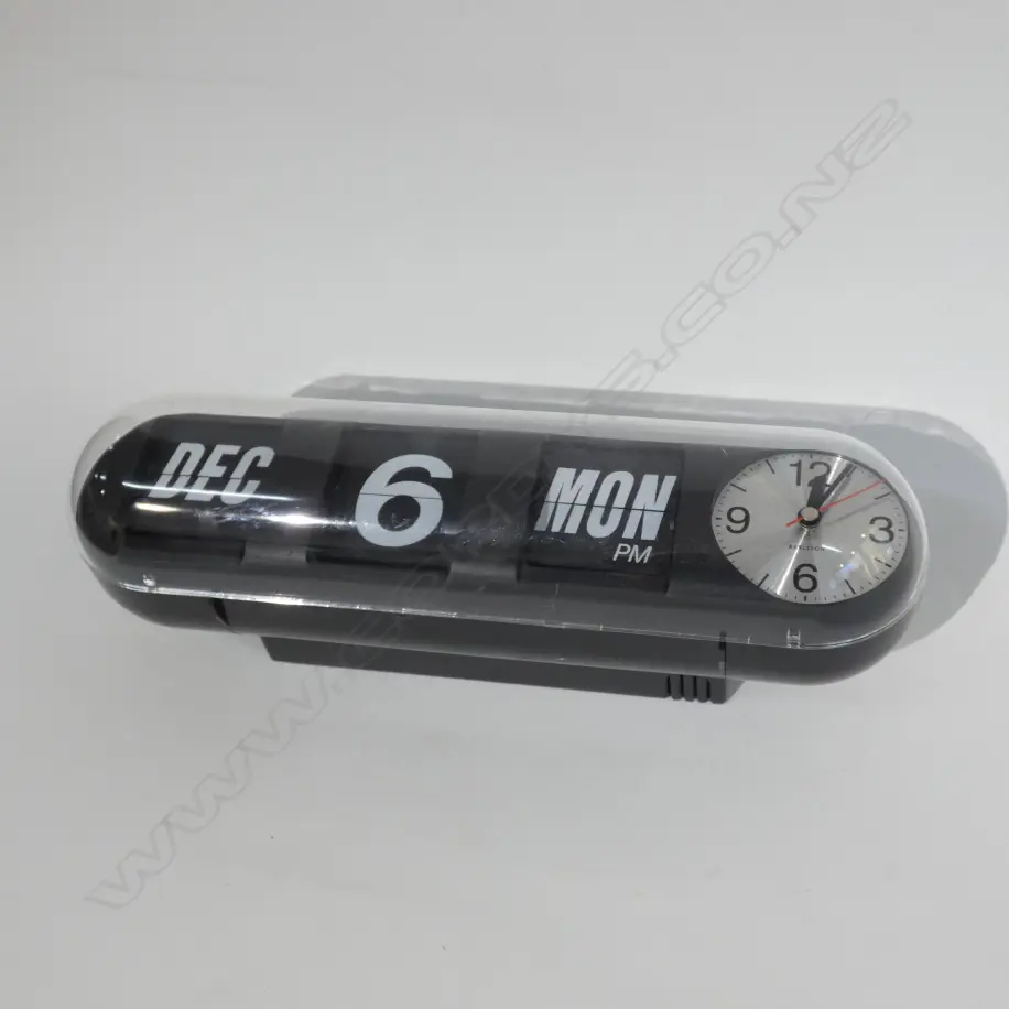KARLSSON AUTO CALENDAR QUARTZ CLOCK L 370MM Image 1++