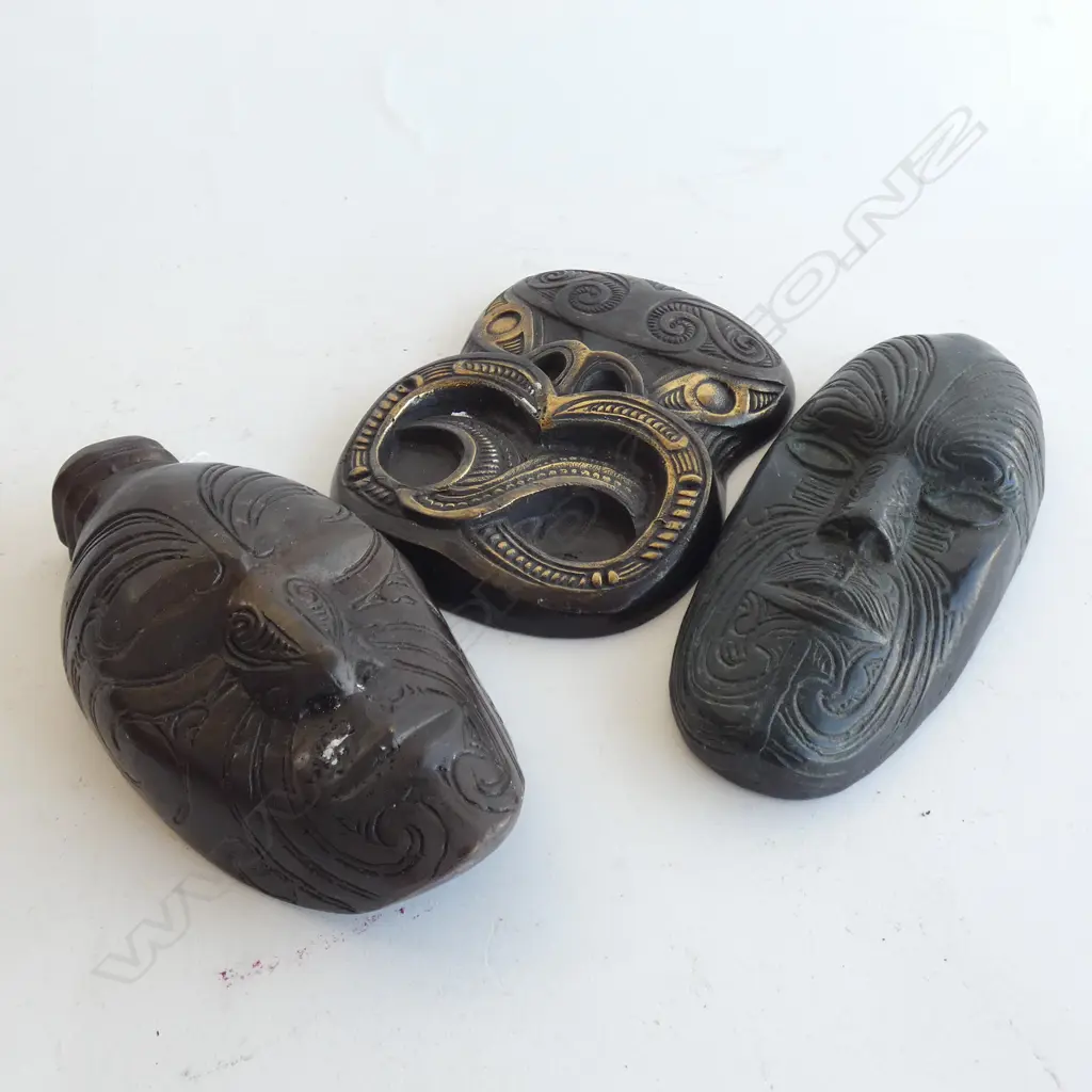 3 BRONZE MAORI FACES H.190mm Image 1++