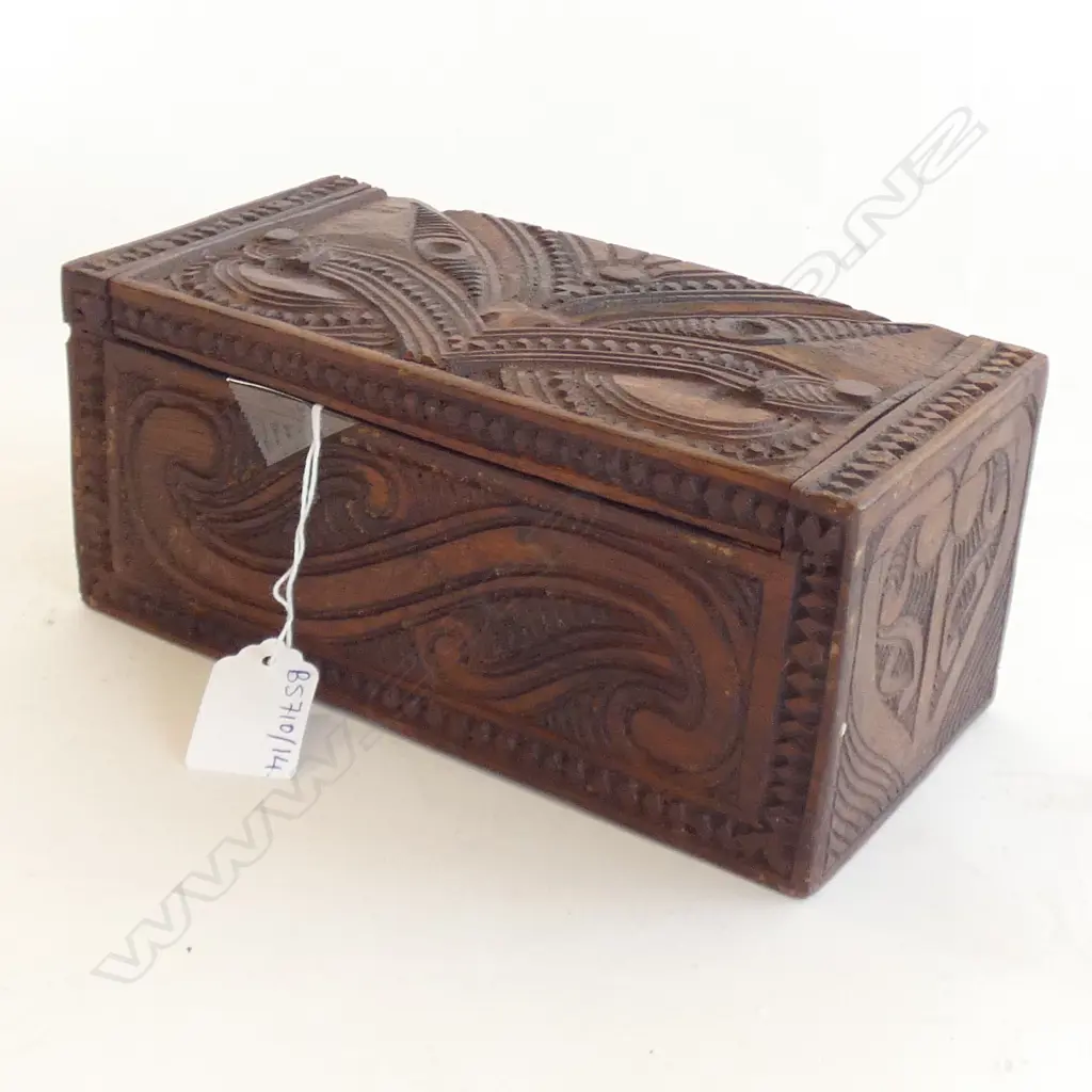 CARVED WOODEN MAORI BOX L.235mm Image 1++