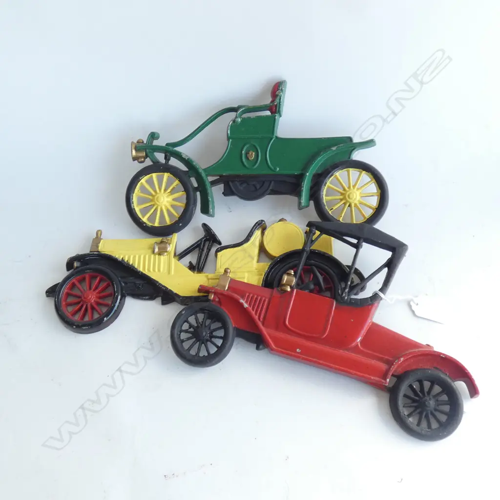 THREE BEXTON PAINTED METAL VINTAGE CAR WALL PLAQUES L 320MM Image 1++