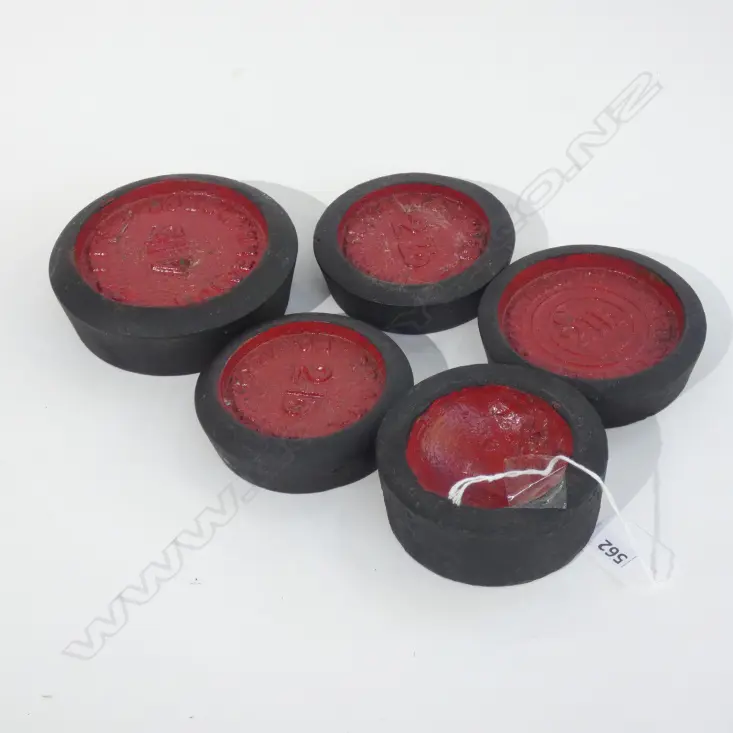 5 ASST RED & BLACK SCALE WEIGHTS - LARGEST 4LB Image 1++