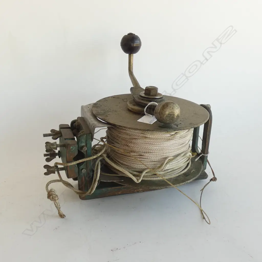 VINTAGE ROPE ON PULLER 200mm dia Image 1++
