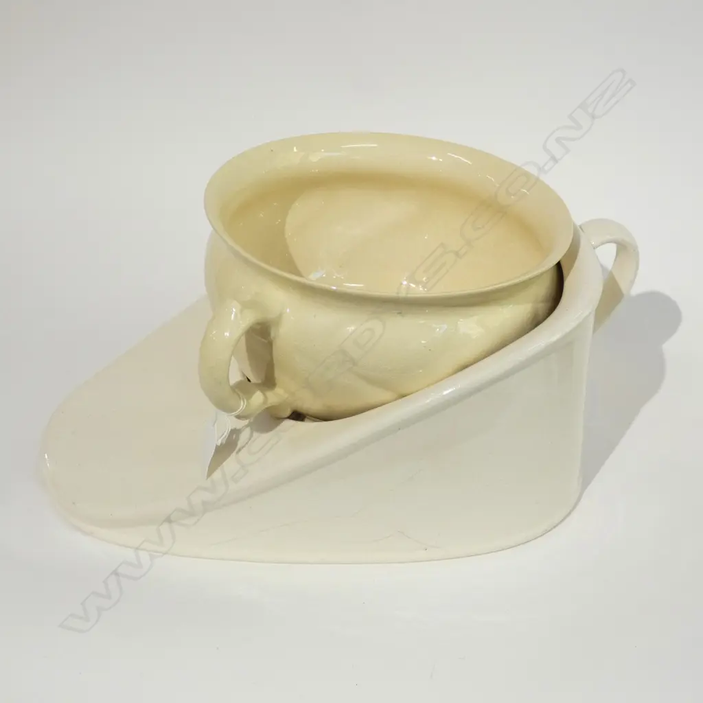 LG WHITE PORCELAIN BED PAN L 410MM & CHAMBER POT DIA 223MM... Image 1++