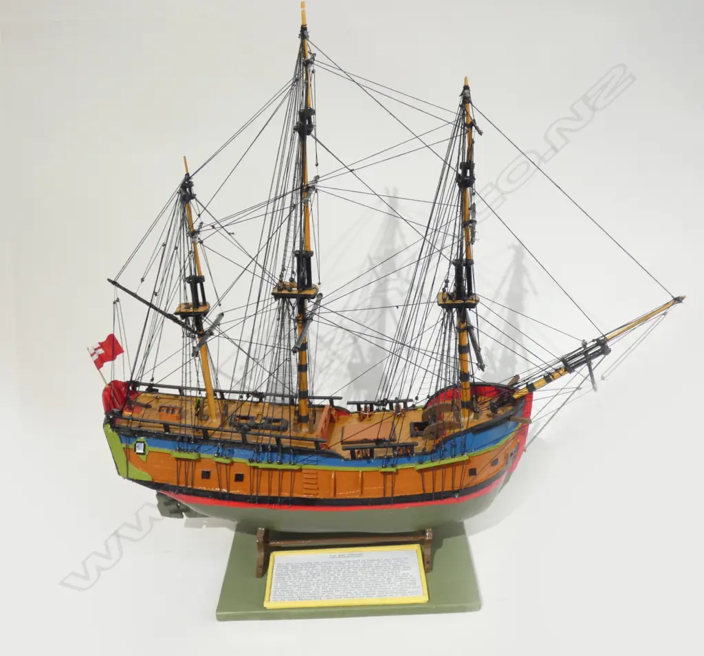 HAND MADE MODEL OF THE HMS ENDEVOUR L 680 MM Image 1++