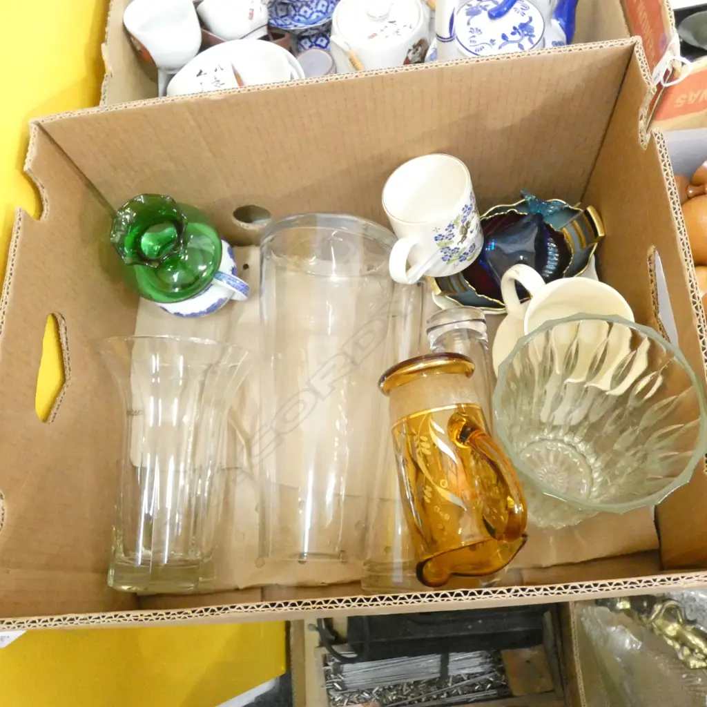 BOX ASST CHINA & GLASS - VASES / DISHES ETC. Image 1++