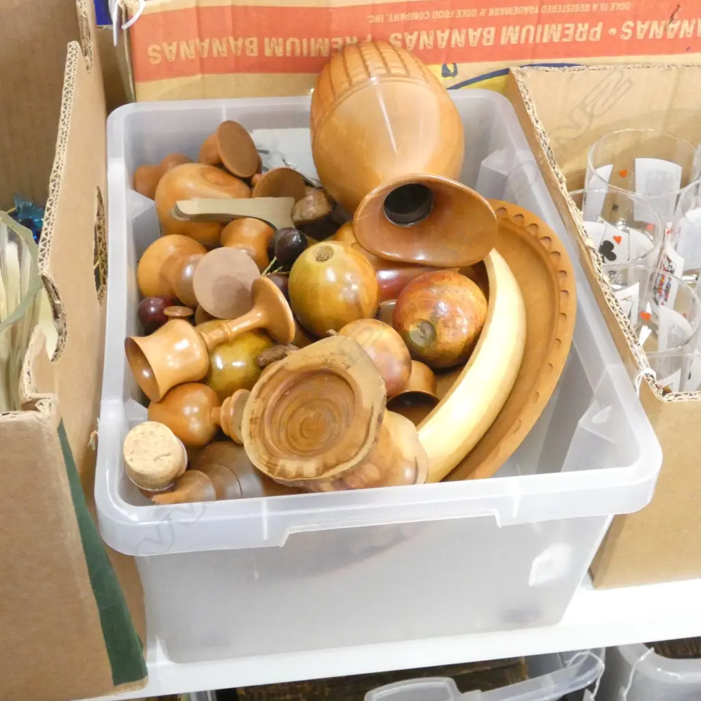 LOT ASST WOODEN TRAYS/FRUIT ETC Image 1++