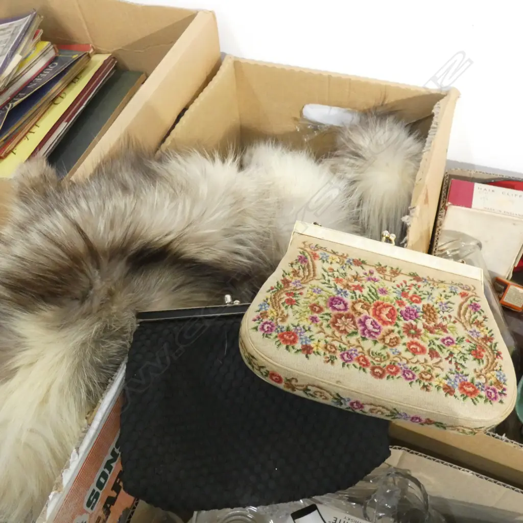 BOX FOX FUR STOLES & TWO VINTAGE BAGS Image 1++