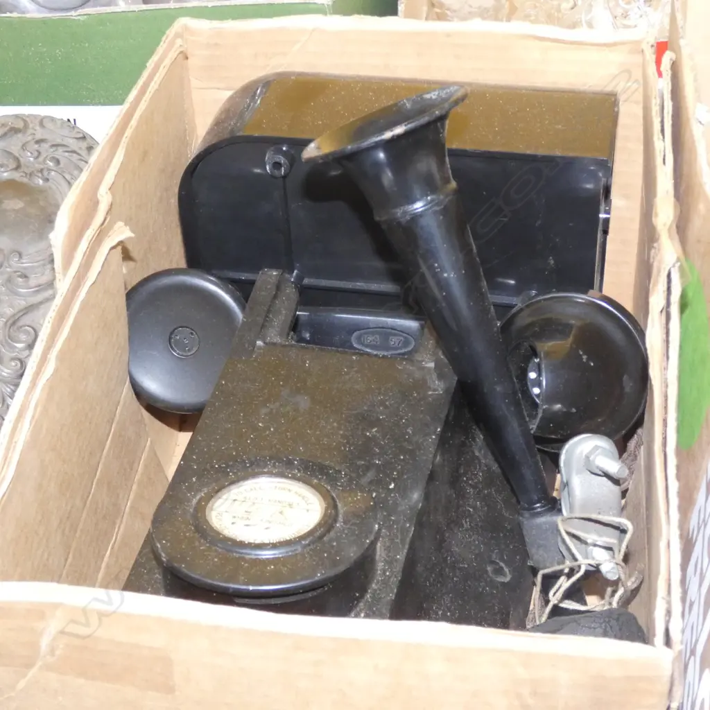 VINTAGE BLACK TELEPHONE Image 1++