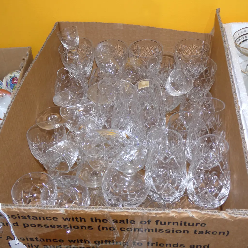 BOX LOT ASSORTED GLASSES  Image 1++
