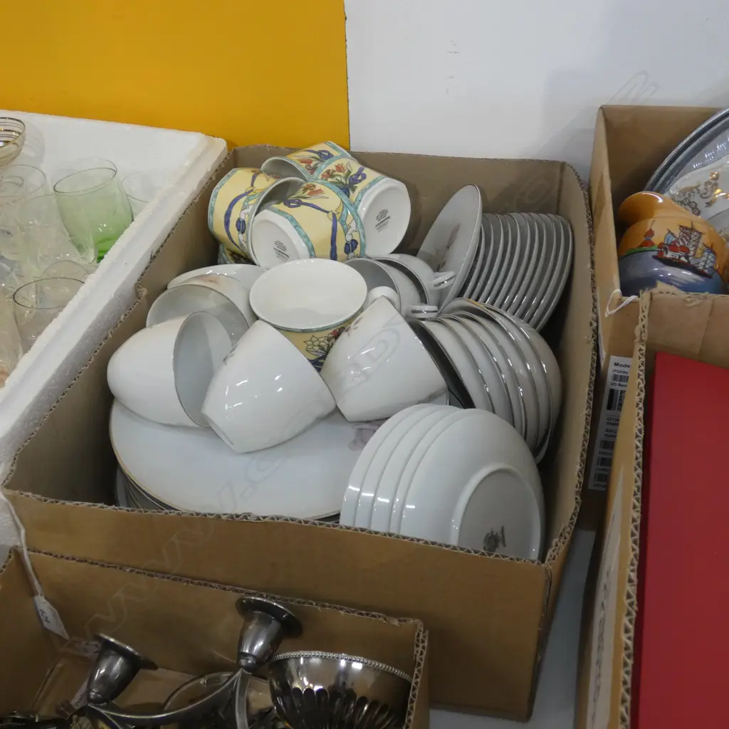 BOX LOT ASST. JAPANESE DINNER WARE Image 1++