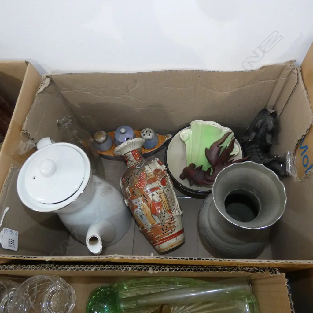 BOX LOT ASST; ORIENTAL COLLECTABLES PLUS NZ POTTERY ETC.. Image 1++