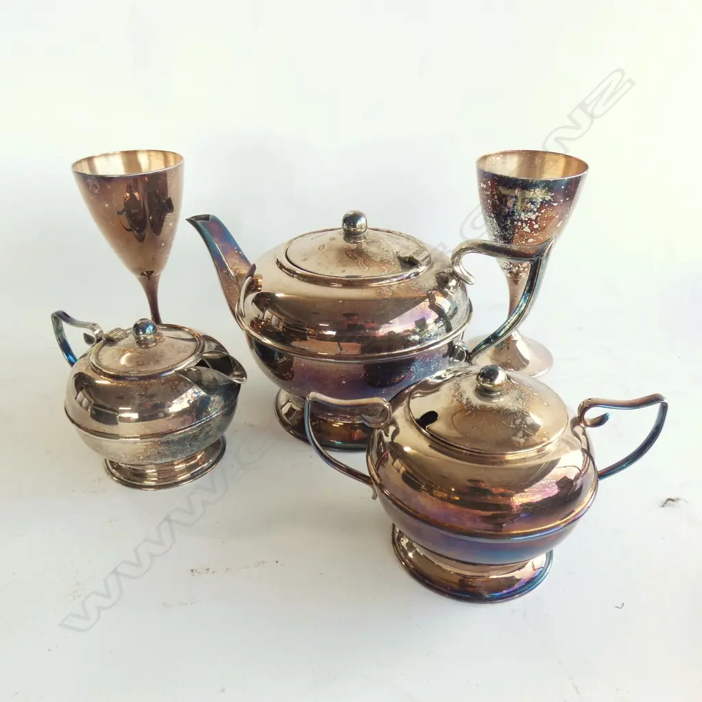 SM BOX LOT SILVERPLATE; INCL 3 PCE TEASET Image 1++
