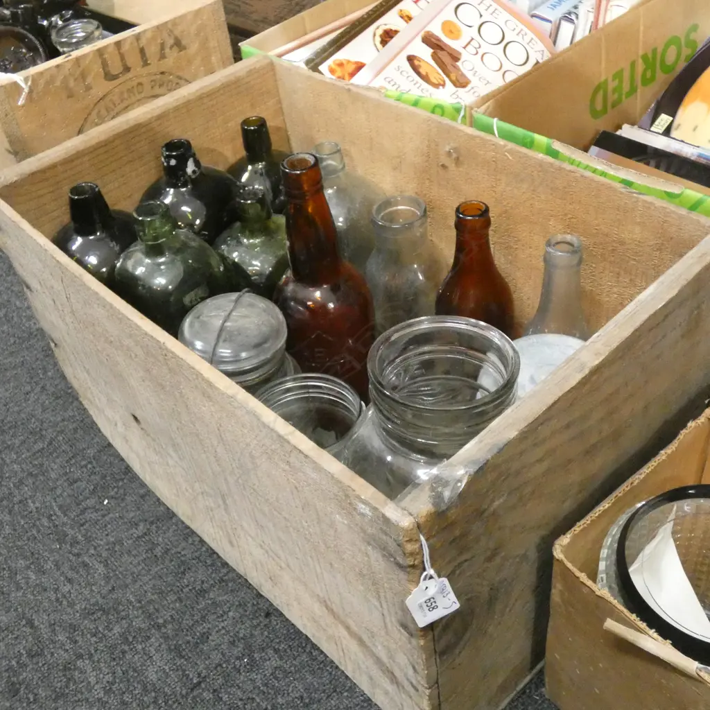 BOX OLD BOTTLES  Image 1++