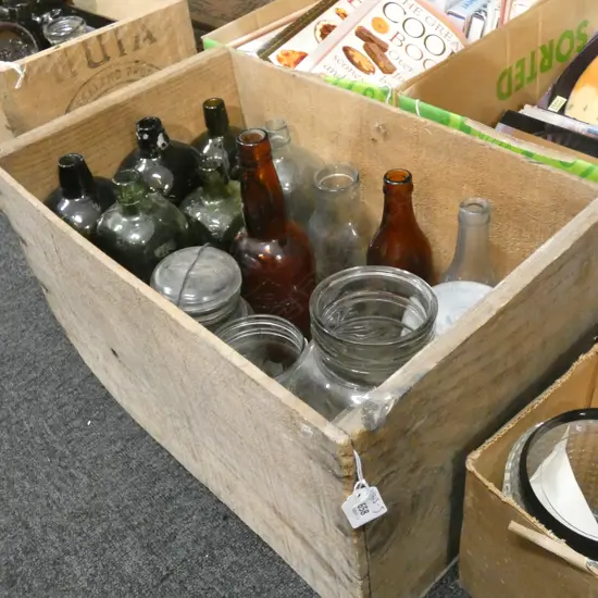 BOX OLD BOTTLES 