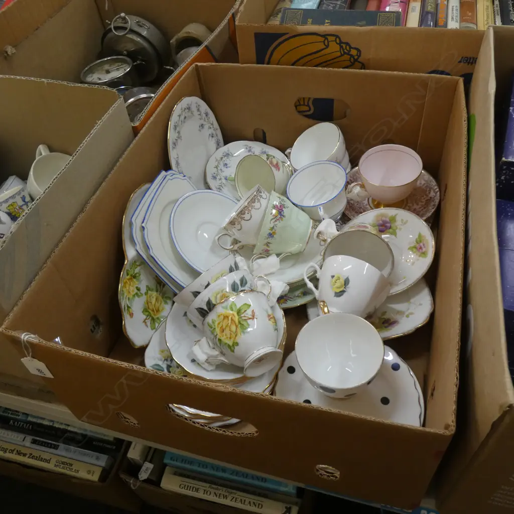 BOX ASSORTED TRIOS VARIOOUS MAKERS  Image 1++