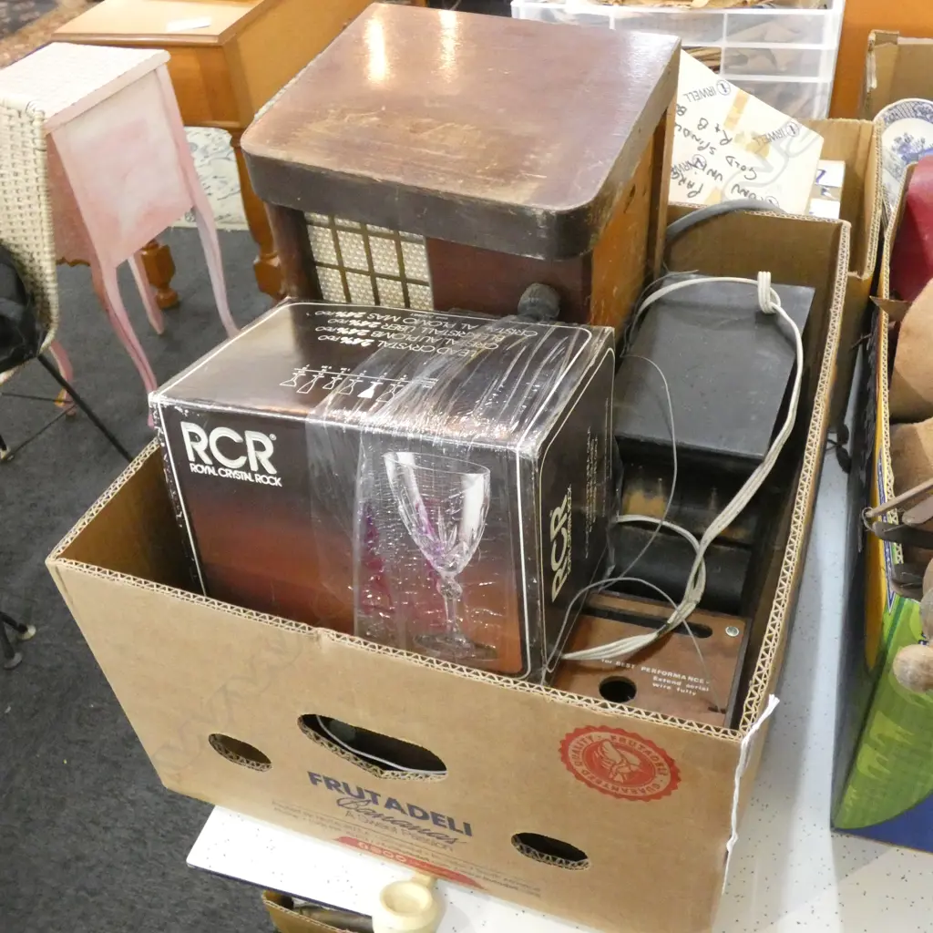 BOX LOT VINTAGE CLOCK & RADIOS ETC Image 1++