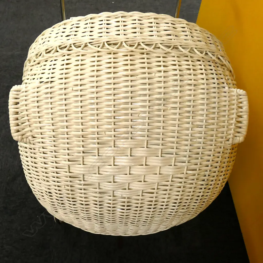 VINTAGE BABY'S PRAM, 1000 x 440 x 900mm. Image 1++