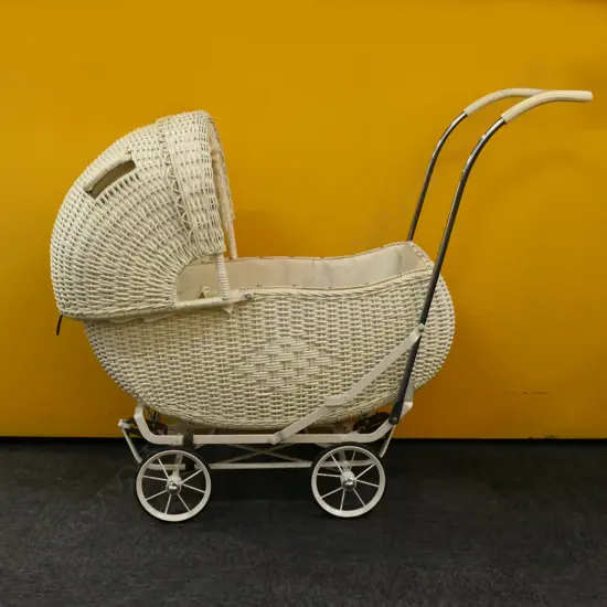 VINTAGE BABY'S PRAM, 1000 x 440 x 900mm.