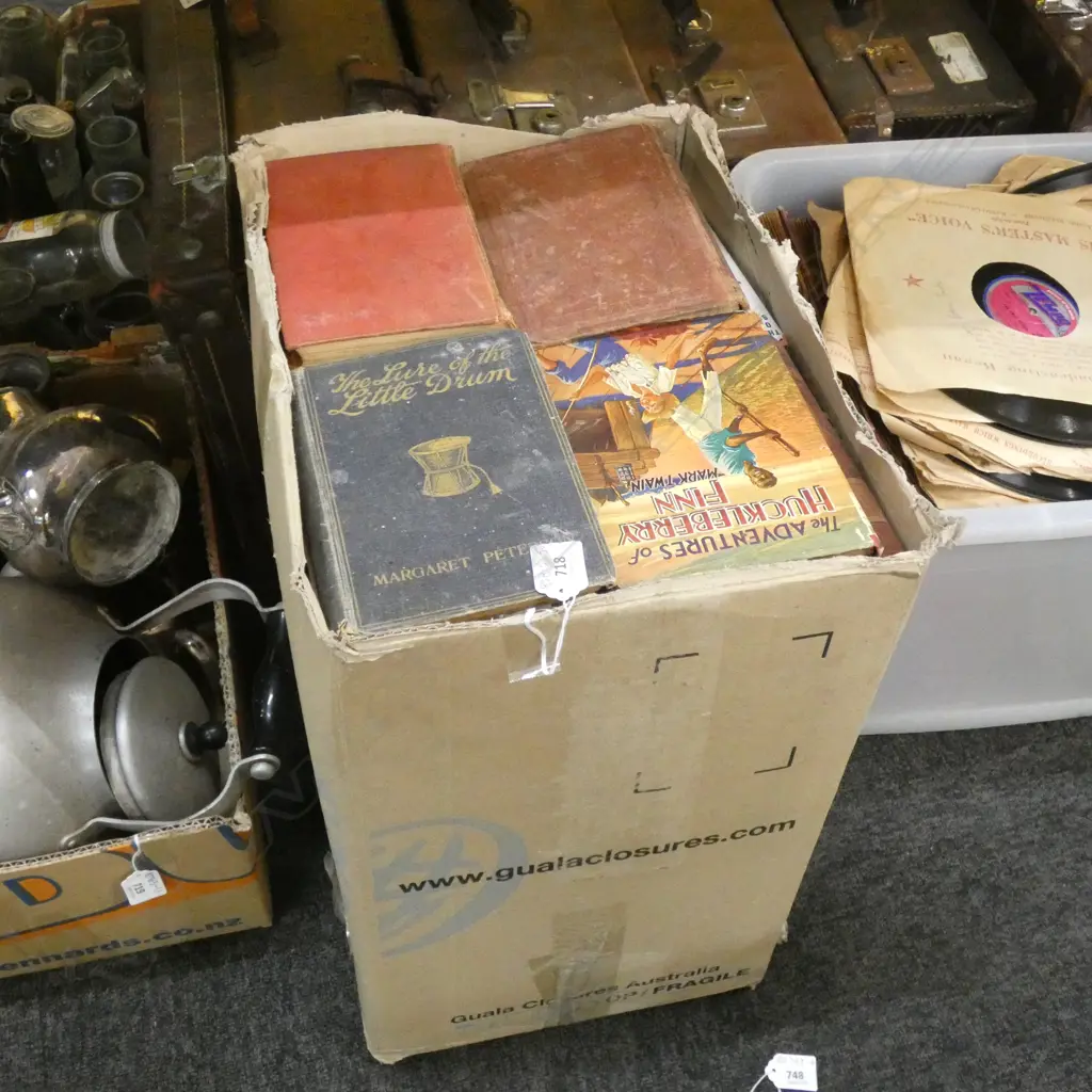 BOX OLD NOVELS ETC  Image 1++