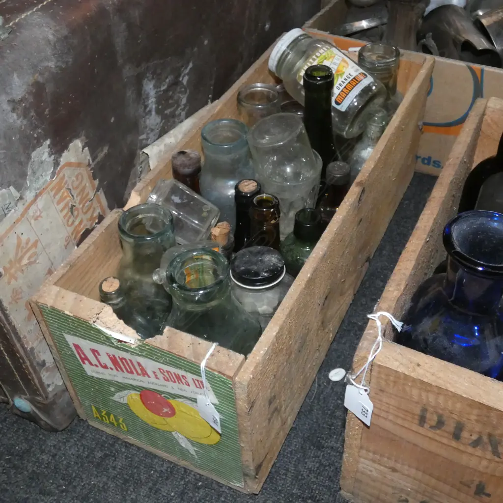 BOX OLD BOTTLES  Image 1++
