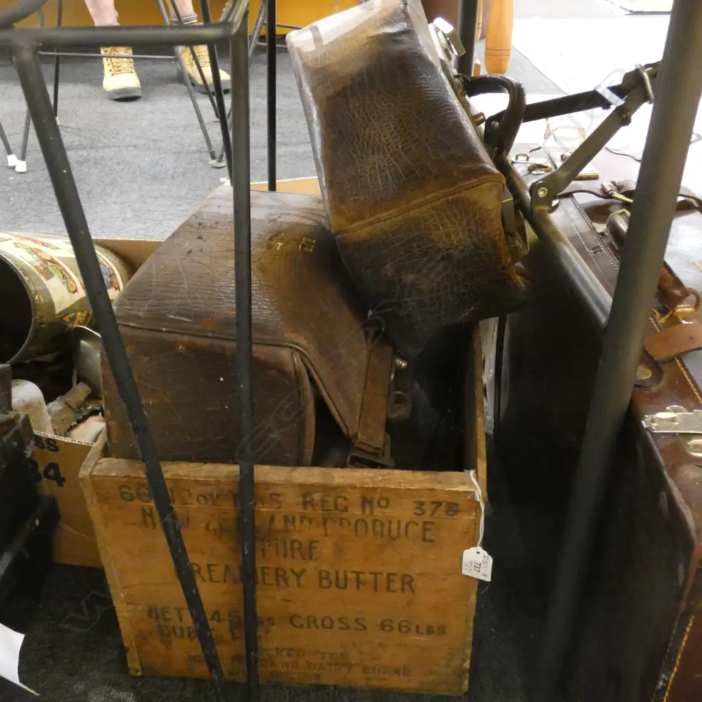 BOX 3 GLADSTONE BAGS  Image 1++