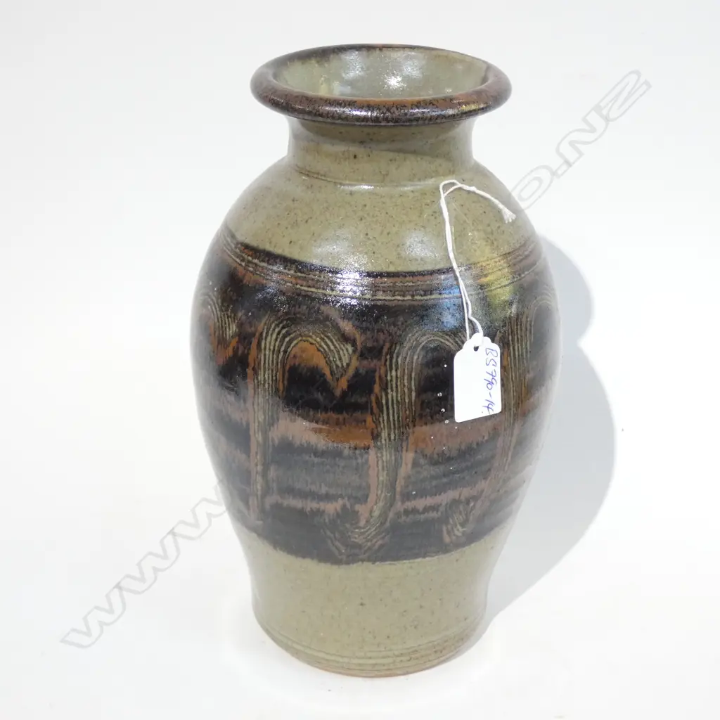 NZ STUDIO POTTERY VASE COMBED DECORATION H.285mm Image 1++
