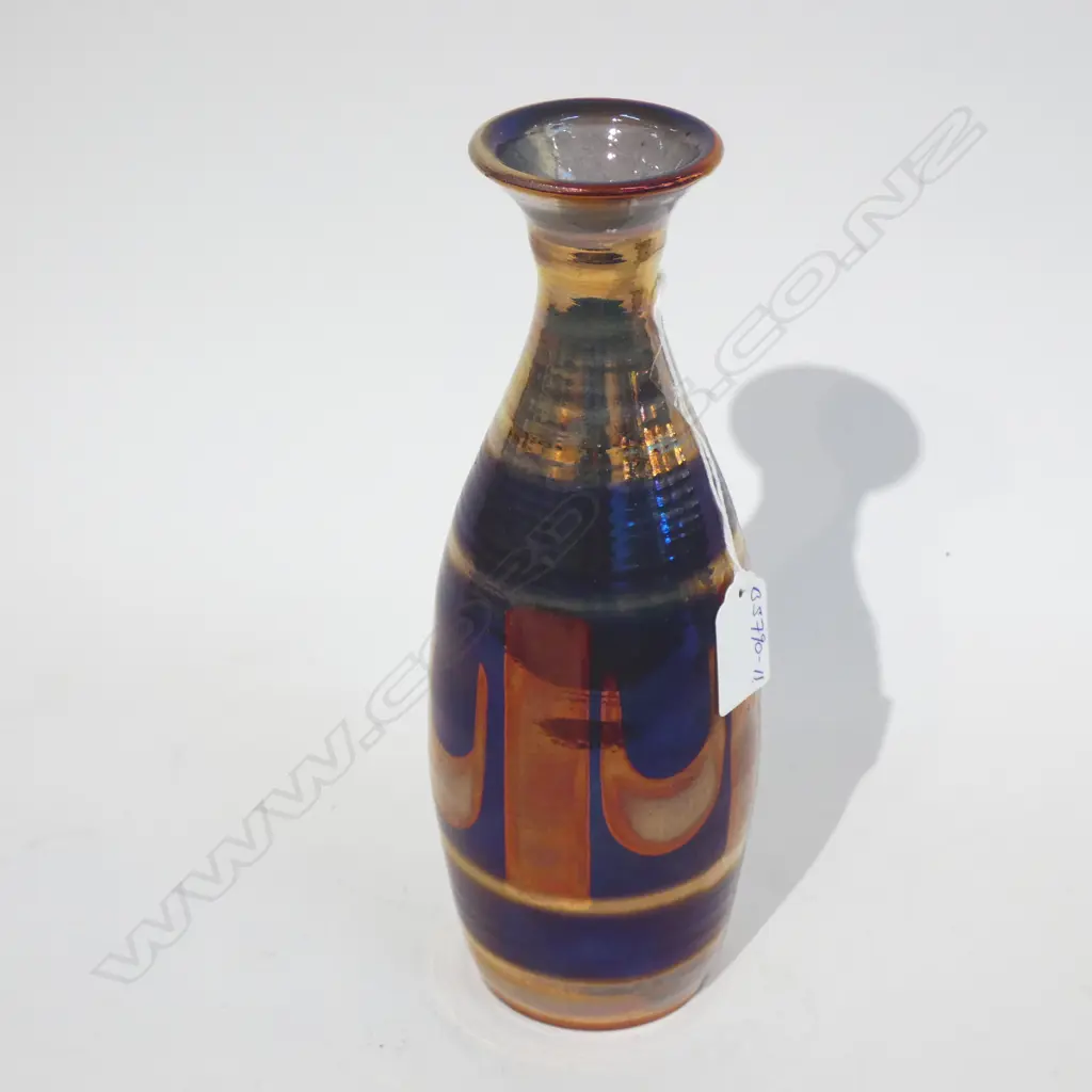 NZ POTTERY MUSTROUS METALLIC GLAZE BOTTLE VASE H.245mm Image 1++