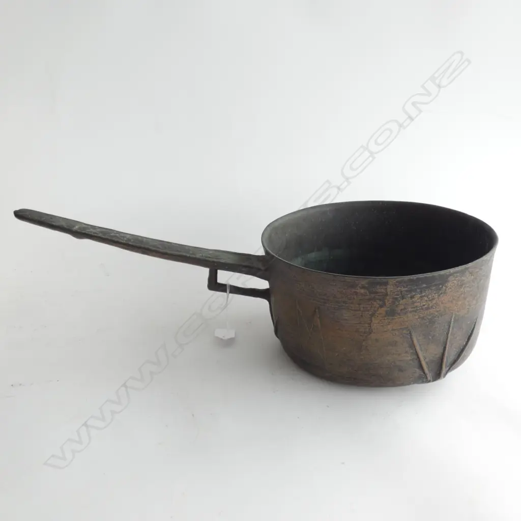 HEAVY OLD IRON SAUCE PAN 250mm dia Image 1++