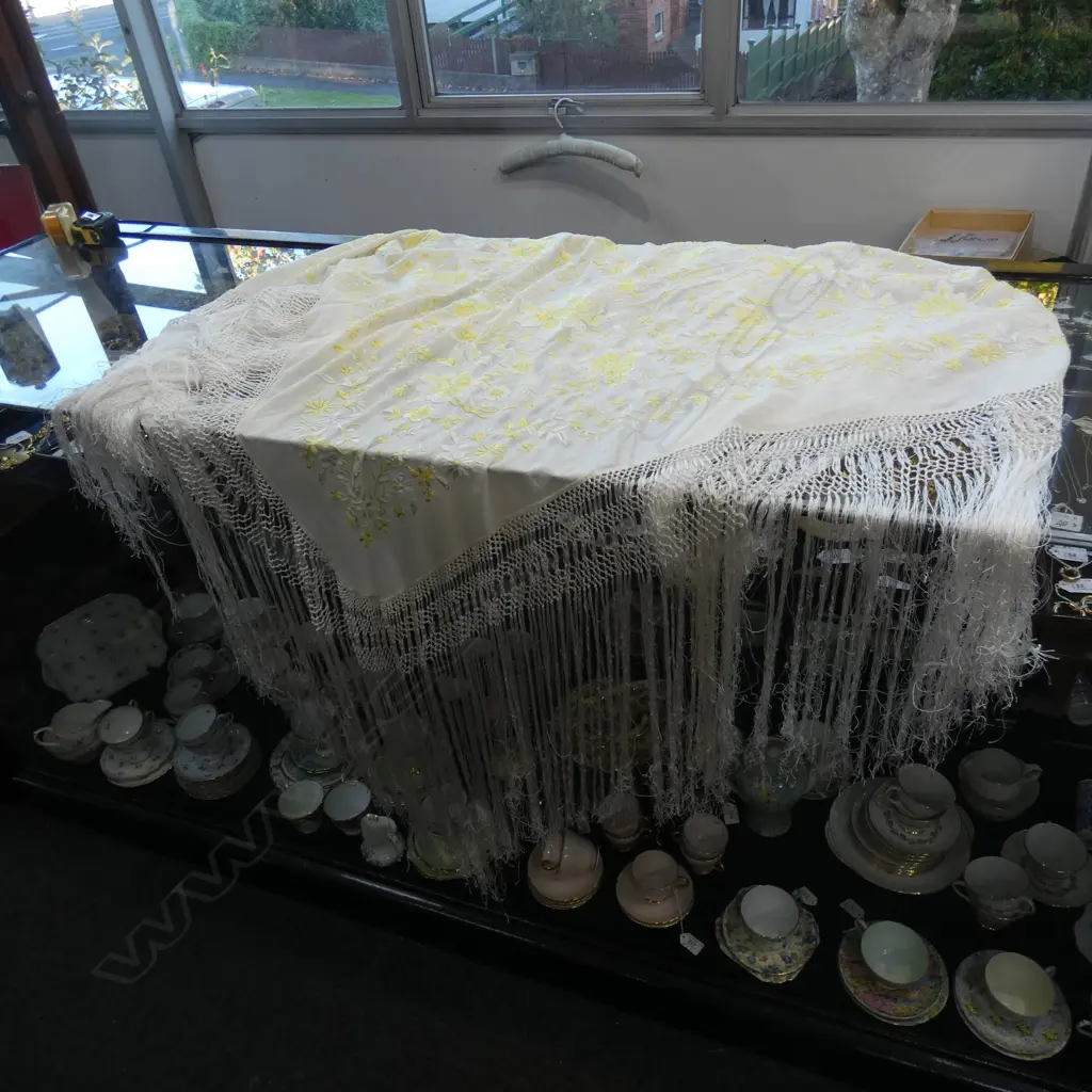 OLD YELLOW EMBROIDERED FRINGED SHAWL Image 1++