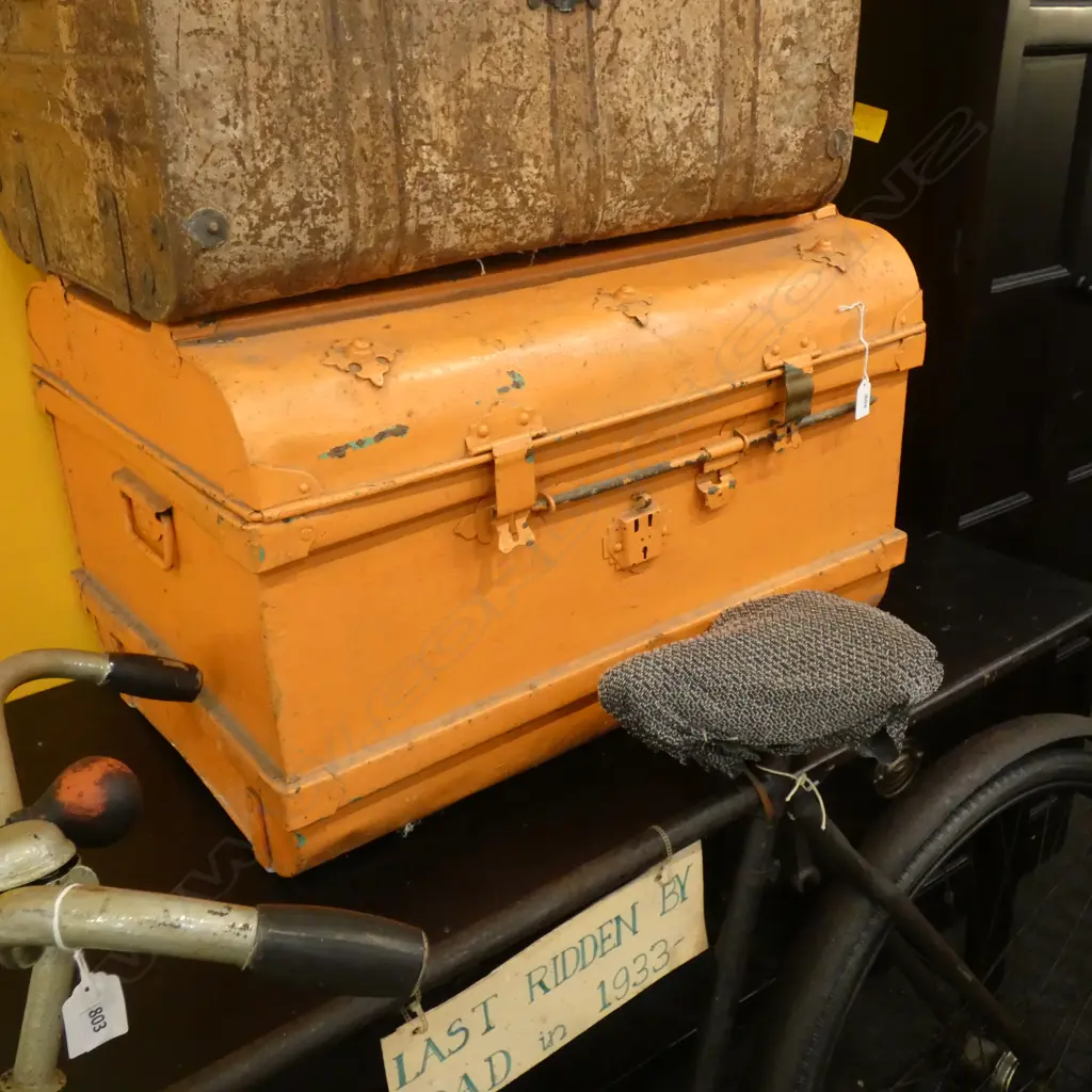 LG OLD ORANGE PAINTED TIN TRUNK L 695MM Image 1++