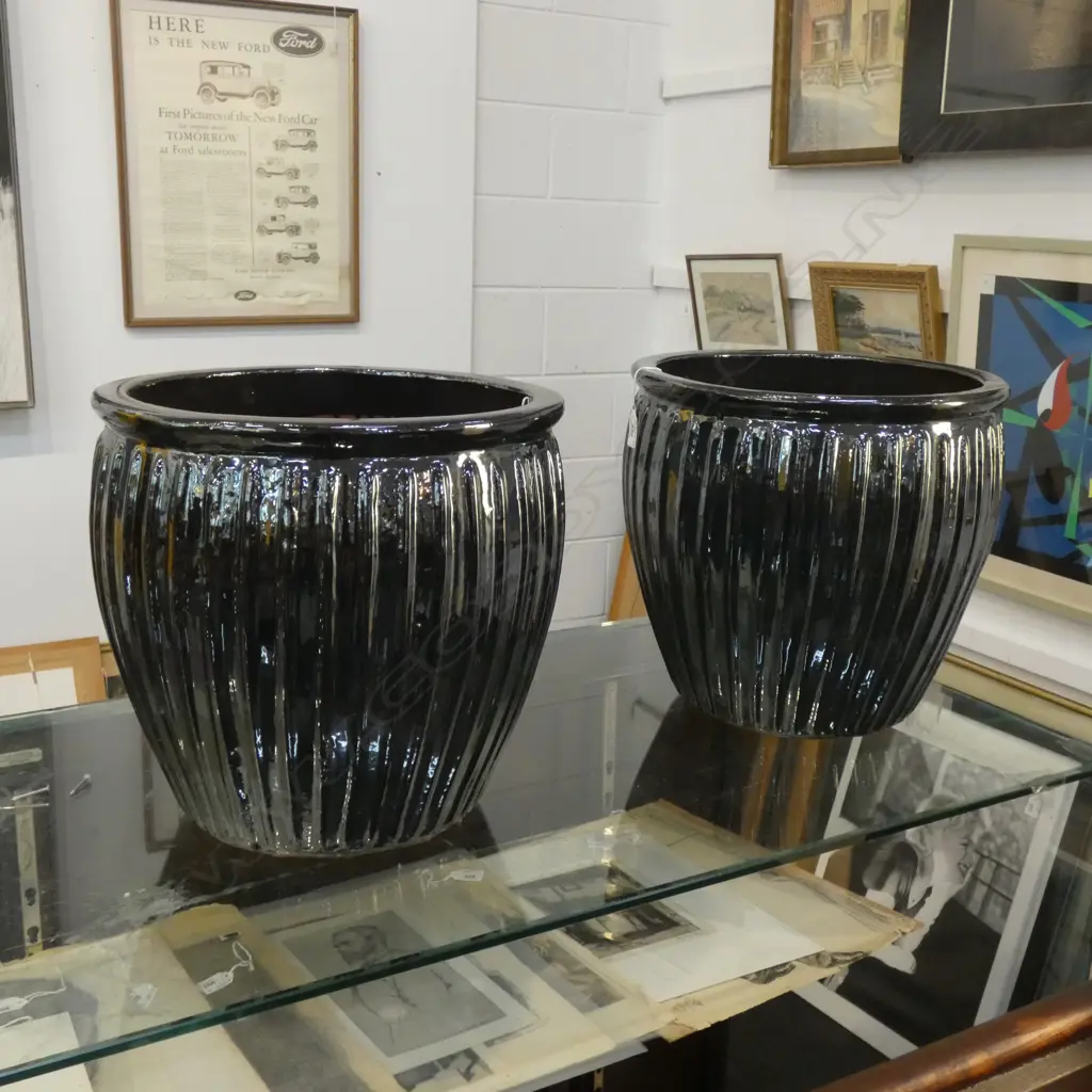PR BLACK GLAZED GARDEN POTS WITH RIDGED DESIGN DIA 365 X H 360MM Image 1++