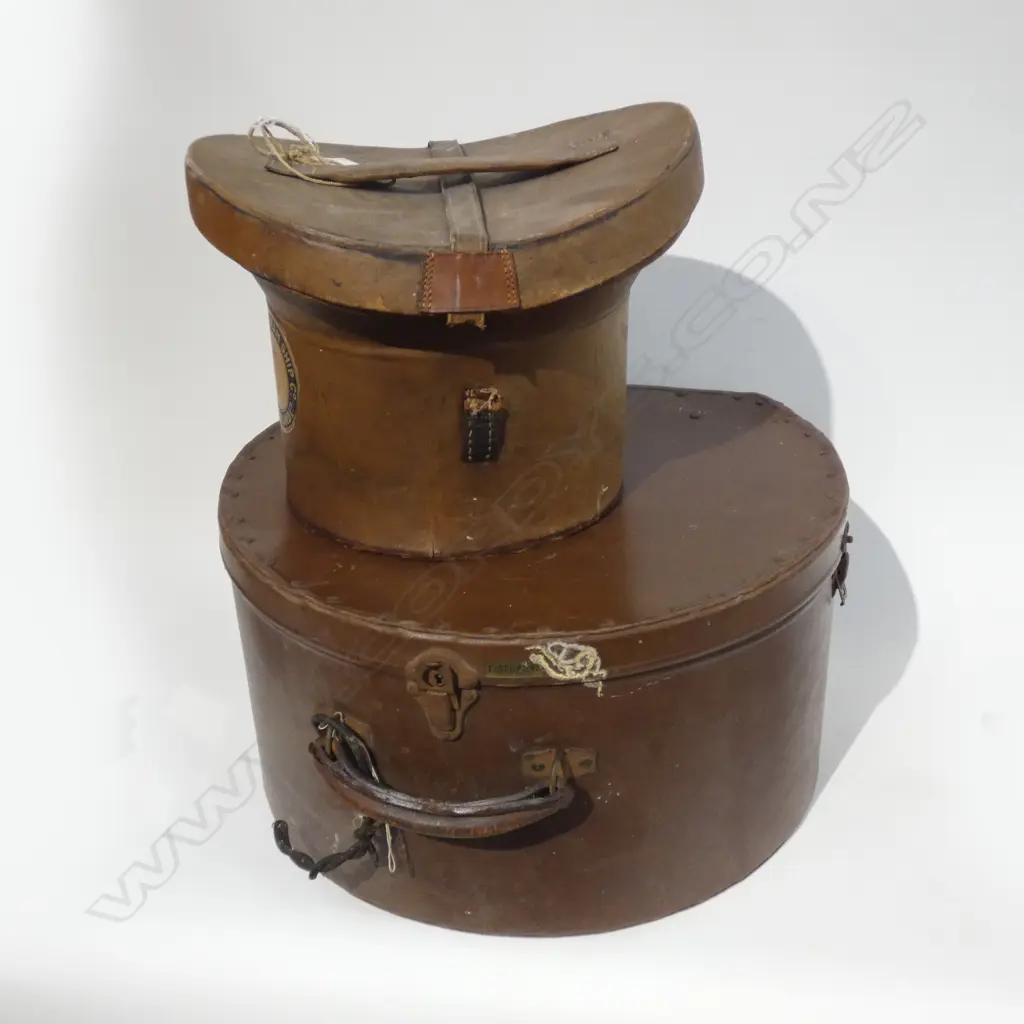 VINTAGE  LEATHER TOP HAT BOX+ OVERNIGHT CASE Image 1++