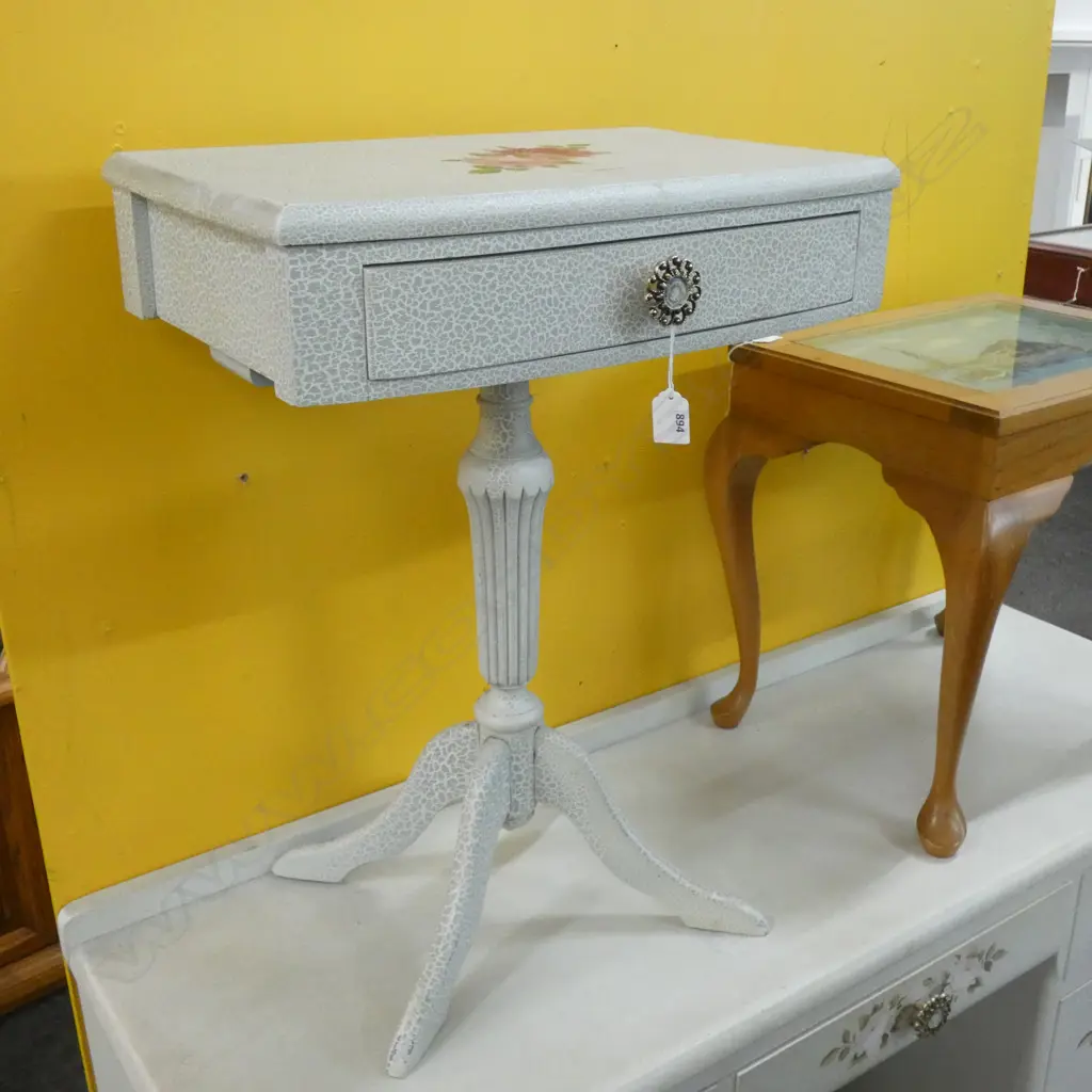 CRACKLE PAINTED QUEEN ANNE STYLE BEDSIDE TABLE Image 1++