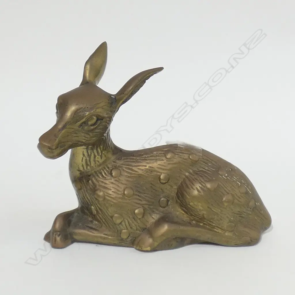 BRASS SEATED DEER L 170 MM Image 1++
