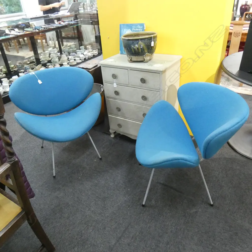 PAIR BLUE LIP CHAIRS  Image 1++