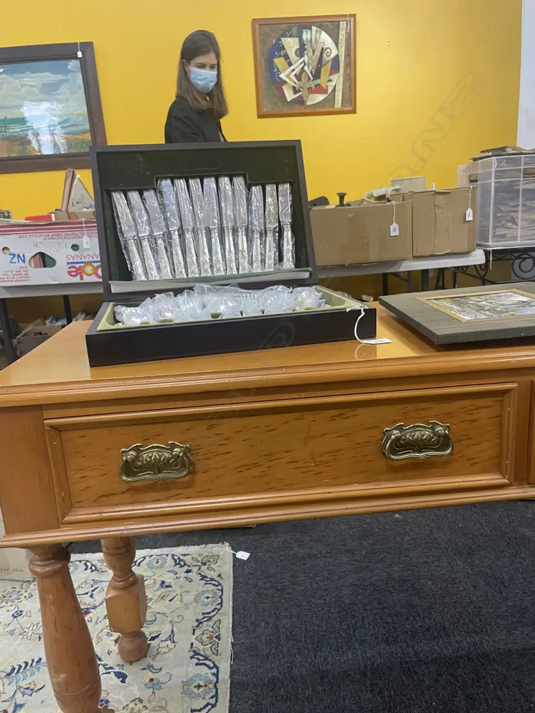 KAURI 2-DRAWER HALL TABLE w BRASS HANDLES L 1330MM Image 1++