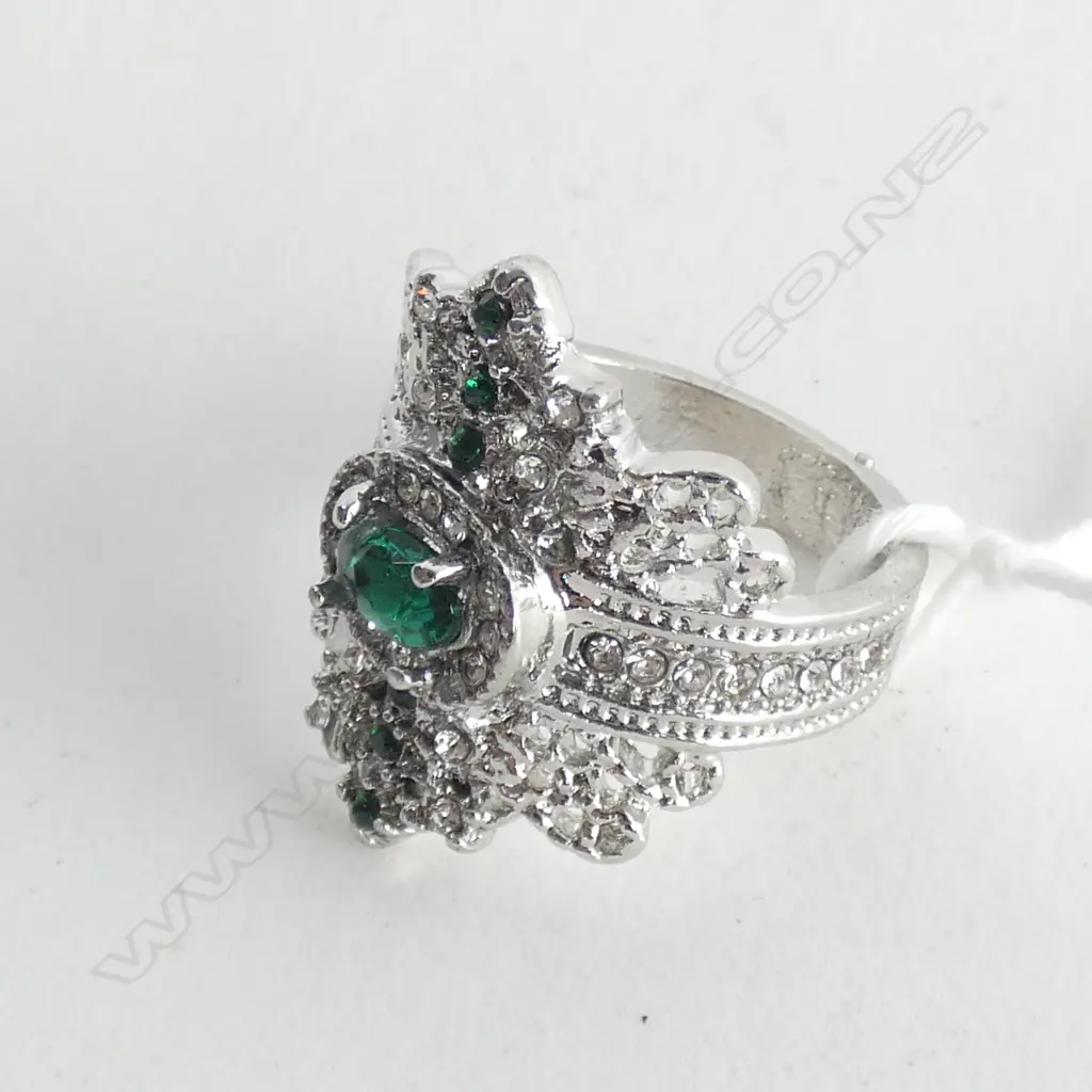 SILVER & FAUX EMERALD & DIA. LGE RING Image 1++