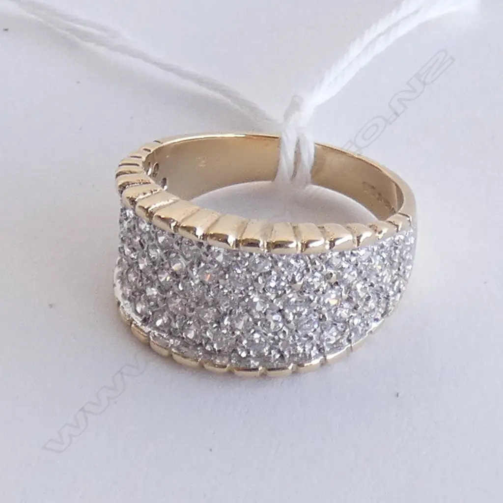 9CT GOLD AND PAVE SET CUBIC ZIRCONIA Image 1++