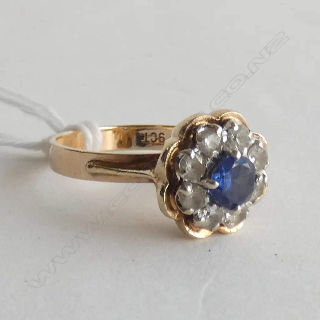 9CT GOLD AND BLUE AND WHITE STONES IN RING Image 1++