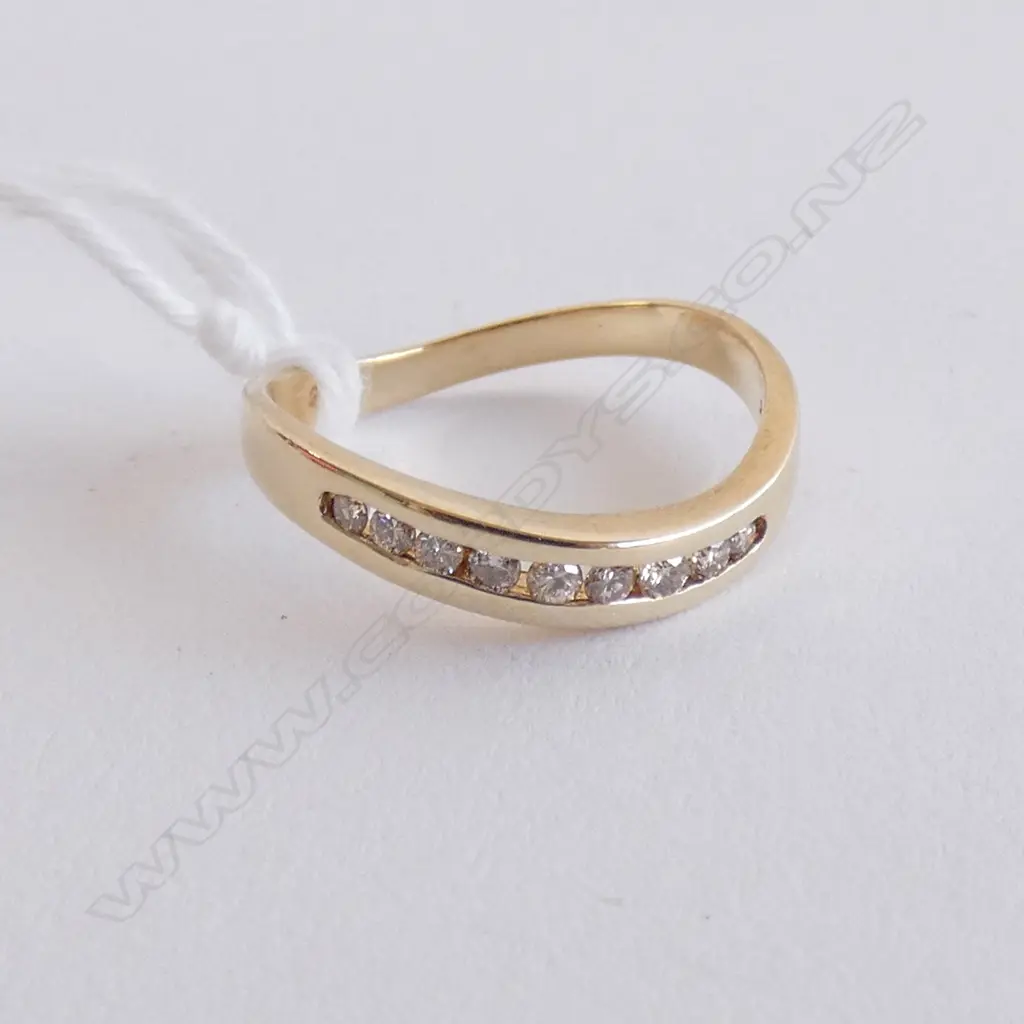 9CT GOLD AND DIAMOND BAND 1.8 GMS Image 1++